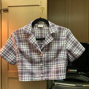 Button up shortsleeved shirt with collar